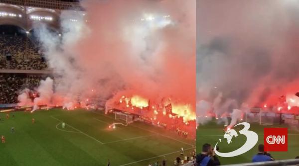 Incidente la meciul Dinamo - Steaua! Ultrașii au aruncat torțe aprinse pe gazon