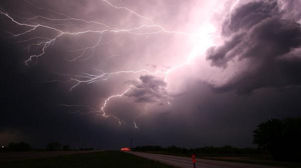 cod galben ploi torentiale vijelii grindina atentionare anm 22 mai 2023