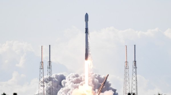 Al doilea satelit românesc construit de elevii unui liceu din Bucureşti a ajuns pe orbită la bordul unei rachete deţinute de Elon Musk