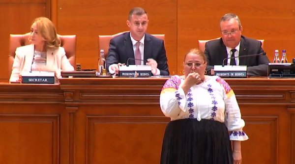 Diana Șoșoacă a dat recital la fluier în Parlament dar n-a reușit să blocheze votul pentru eliminarea pensiilor speciale