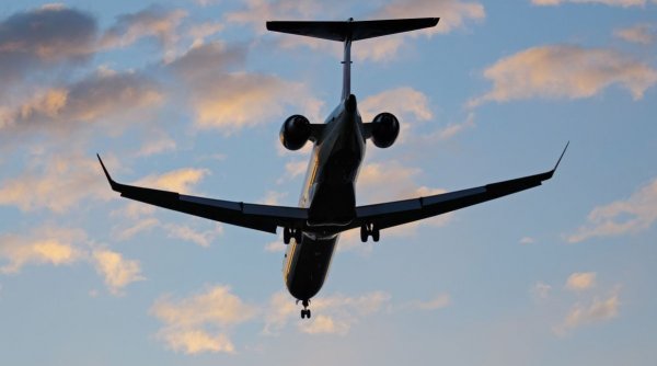 Mai multe zboruri anulate și avioane redirecționate pe aeroportul din Iași, din cauza vremii 