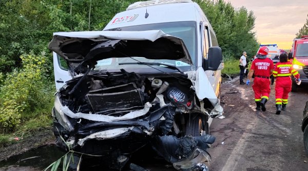 Accident cu 17 victime, între o mașină și un microbuz cu călători, pe DN1A, în Valea Călugărească! S-a activat Planul Roșu de Intervenție
