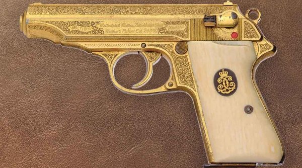 Pistolul de aur al lui Carol al II-lea a fost scos la licitaţie. Preţul de pornire uriaş pentru arma unică în lume