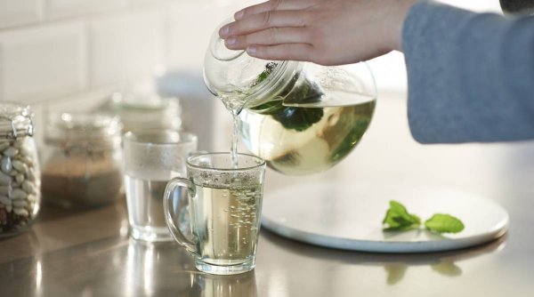 Băutura care îți curăță ficatul și îți asigură detoxifierea organismului. Se poate bea dimineța pe stomacul gol
