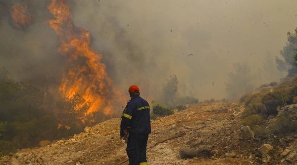 Atenționare de călătorie MAE în Grecia: Pericol major de producere a incendiilor de vegetație