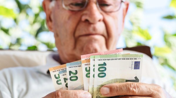 Soluţii pentru românii care vor să îşi transfere pensia în străinătate | Recomandările Casei de Pensii