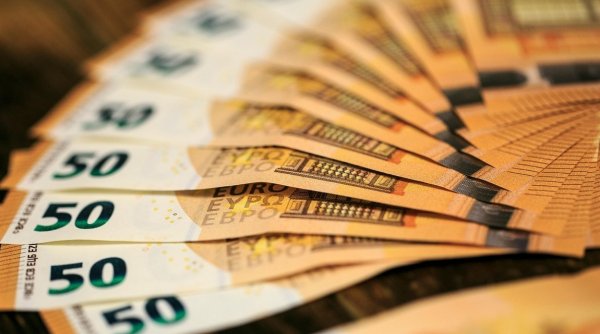 Tânăr de 25 de ani, prins în flagrant când folosea bancnote false de 50 de euro, în Bistriţa-Năsăud