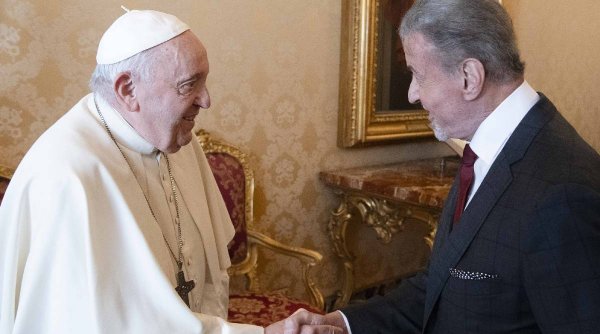Sylvester Stallone, întâlnire inedită cu Papa Francisc. Mărturisirea surprinzătoare pe care i-a făcut-o Suveranul Pontif actorului