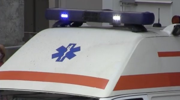 Copil de 9 ani, lovit de două mașini pe o șosea din Dâmbovița: A fost proiectat pe sensul opus de mers