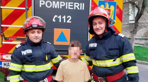 El este Patrik, copilul salvat de pompieri după ce s-a urcat într-un copac din fața blocului și nu a mai putut coborî, în Hunedoara