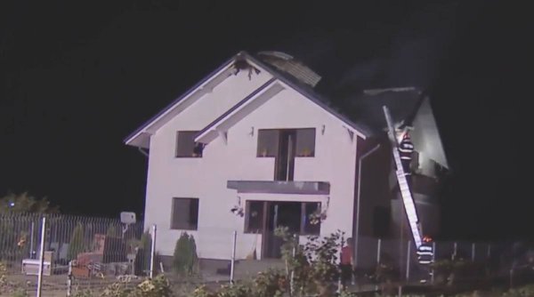 Explozie într-o locuință din Dâmbovița. O familie în stare gravă la spital