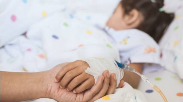 O fetiță de trei ani din Neamț a ajuns la spital după ce a băut antigel 