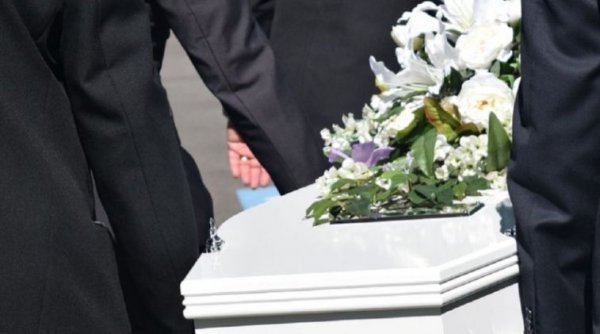 Un băiat pe care familia îl credea mort și-a sunat mama în ziua în care trebuia să aibă loc înmormântarea: ”Sunt în viață”