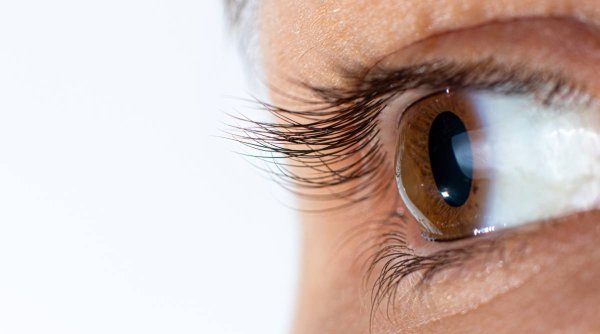 Premieră mondială în lumea medicinei! Primul transplant de ochi a fost efectuat în SUA
