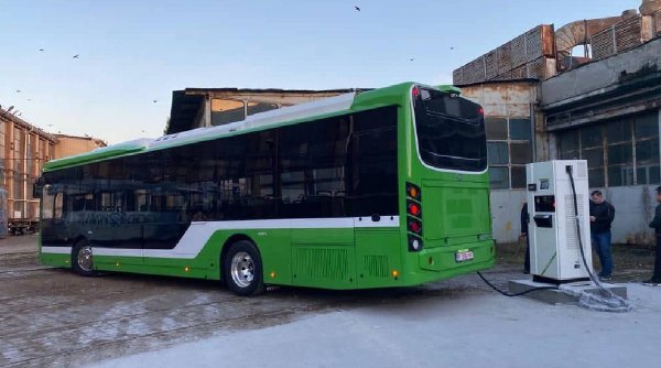Primele autobuze electrice vor intra pe liniile 330 și 335 în Capitală. Cele 100 de autovehicule costă 290 de milioane de lei