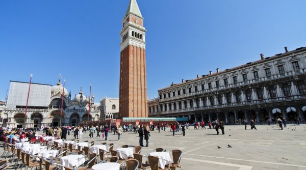 Nota de plată exorbitantă plătită de patru turiști, pentru o masă în Veneţia | 