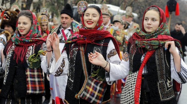Sărbătorile de iarnă la români. Care tradiții se mai respectă din vechime și care nu | Informații mai puțin știute despre bradul de Crăciun 