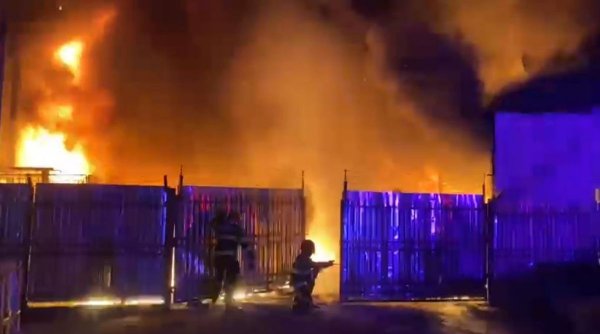 Incendiu de proporții la un mall din Cluj-Napoca! Oamenii sunt evacuați de urgență
