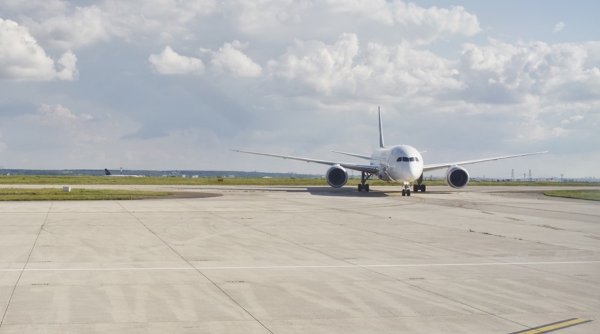 Motivul pentru care un avion al unei companii aeriene din România a fost sechestrat pe un aeroport din Franţa