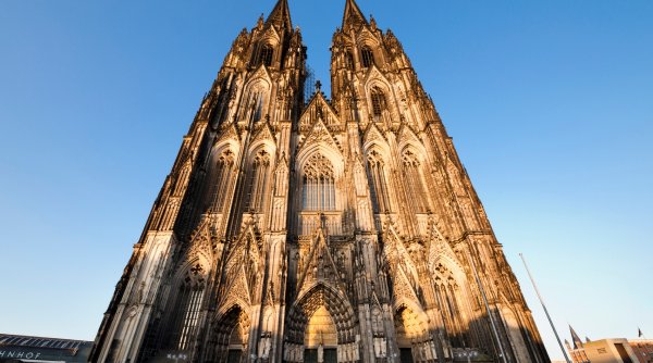 Alertă la catedrala din Koln, Germania | Trei islamişti au fost arestaţi după demascarea unui plan de atentat în seara de Revelion 