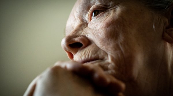 O femeie de 94 de ani a sunat la 112 să le ureze politiştilor din Italia un An Nou Fericit | Reacţia emoţionantă a agenţilor