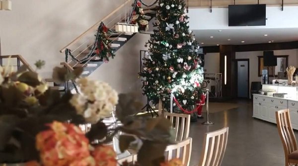 Ultimele pregătiri pentru românii care serbează Crăciunul pe rit vechi. Hotelierii din ţară îi așteaptă cu preparate speciale și voie bună