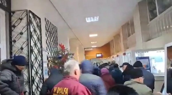 La minus 2 grade Celsius, românii au luat cu asalt ghișeele de taxe și impozite locale, după ce dările s-au majorat cu 14%