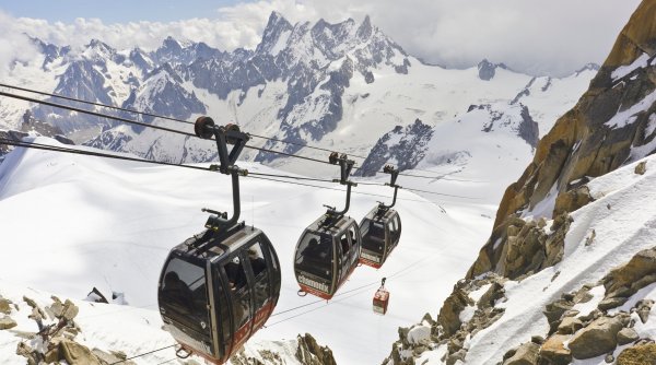 Telegondolă prăbuşită într-o stațiune de schi din Austria. Patru turişti au fost grav răniţi