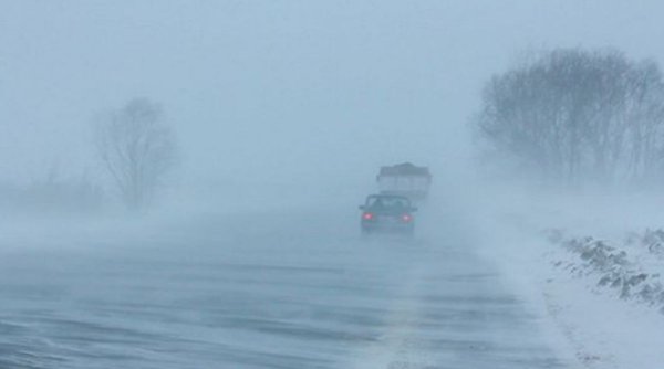 Noul val de frig pune stăpânire pe România. Restricții de trafic și drumuri cu circulație oprită în țară din cauza vremii