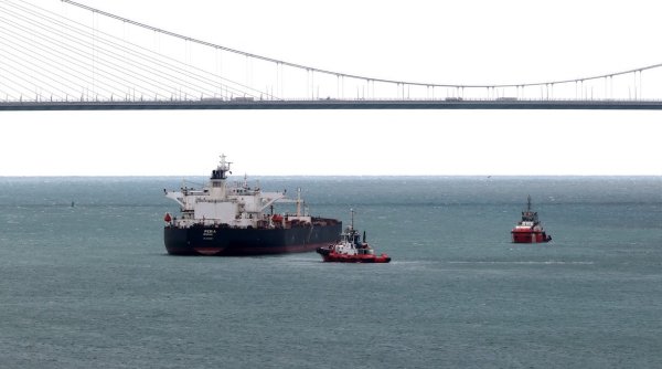 Traficul naval prin strâmtoarea Bosfor, suspendat după ce un petrolier a rămas blocat