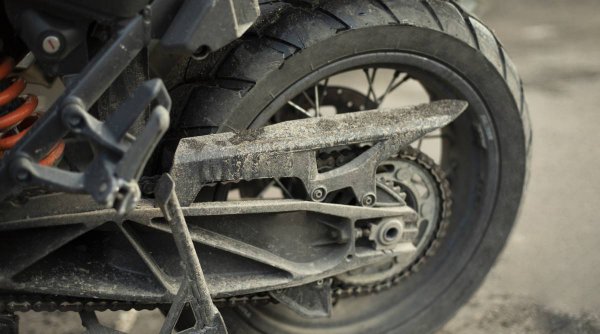 Motivul pentru care un motociclist a primit daune de 120.000 de lei, de la Administrația Străzilor din București