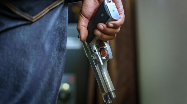 pistol gasit fost ofiter sri voluntari