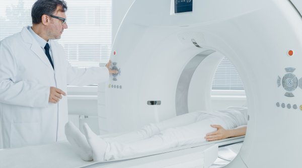 Premieră în România! Prima biopsie pulmonară ghidată prin computerul tomograf a fost făcută la Sibiu