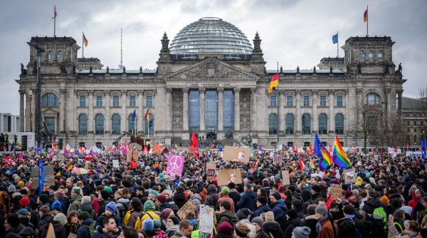 Sute de mii de oameni din Germania au participat la un miting împotriva extremei drepte: 
