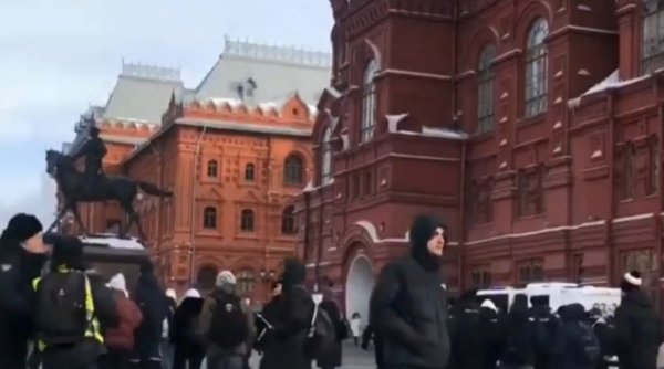 Proteste la Moscova, arestări lângă palatul lui Putin. Peste 20 de jurnalişti ridicaţi de poliţie