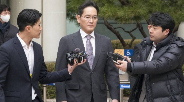 Șeful Samsung a scăpat de închisoare în dosarul în care este acuzat de infracțiuni financiare. 