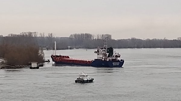 O navă plină cu grâu a naufragiat pe Dunăre, în Tulcea! Intervenție de urgență a autorităților navale