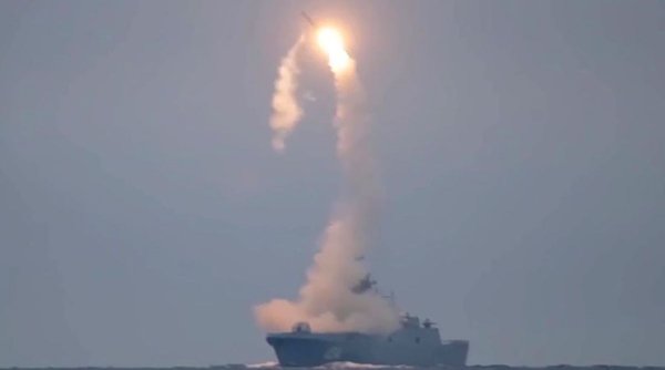Zircon, racheta hipersonică cu care rușii au lovit Kievul, poate duce la țintă o încărcătură nucleară de peste 10 ori mai puternică decât bomba de la Hiroșima | Doar 12 secunde să te aperi, dacă ești pe mare