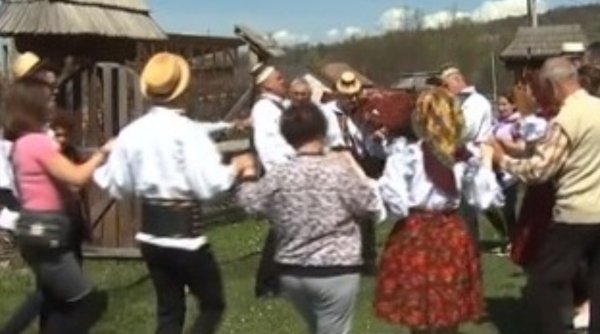 Tradițiile de Paște din Maramureș, atracția principală de la Târgul de turism al României: ”În timp ce modelezi un vas de lut îți modelezi și sufletul”