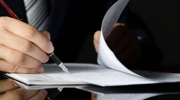 Taxele notariale s-au majorat. Prețul pentru o procură sau o autentificare în 2024