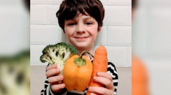 Visul unui copil de şase ani de a salva planeta | A devenit vegetarian și a lansat un canal de YouTube | Ce mesaj le transmite tuturor părinţilor