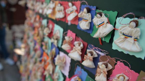 martisor daruit aduca noroc semnificatie snur alb rosu