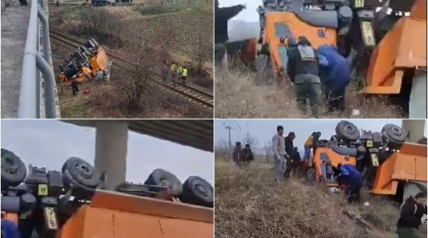 Accident cu trei morți la Sibiu. Un camion s-a ciocnit cu o maşină, iar apoi a căzut de pe un pod pe calea ferată
