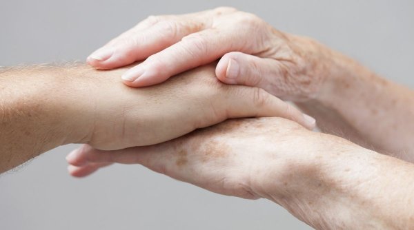 Ajutor pentru părinţi şi bunici | PUSL ascultă vocile pensionarilor