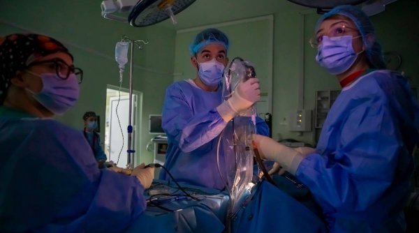 Prima operație pe creier prin pleoapă a avut loc la Spitalul Militar Central din Capitală