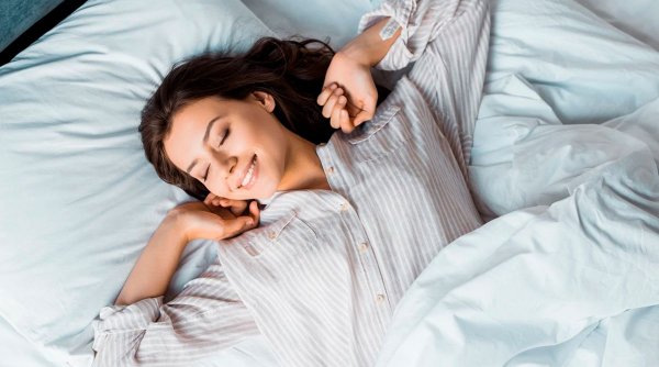 Metode prin care poți scăpa de insomnie | Psiholog: ”Cu cât stăm mai puțin pe telefoane, cu atât o să fim mai liniștiți”
