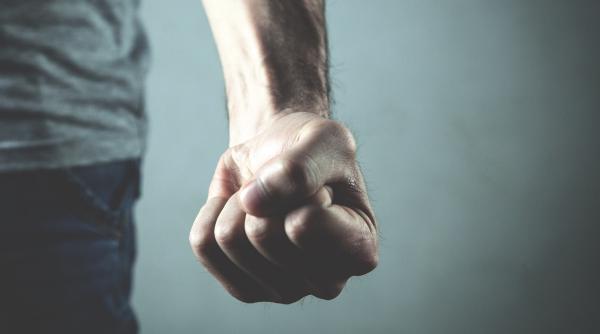 primar din gorj cercetat de politie bataie localnic apel 112