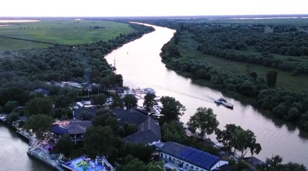 Paradisul dintre ape: Atmosferă de poveste şi bucate alese, într-o locaţie de vis din Delta Dunării