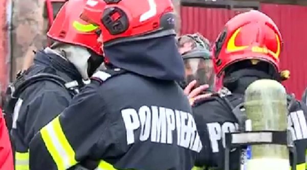 Explozie urmată de incendiu la un magazin din Târgu Mureș. Geamurile au fost aruncate în șosea
