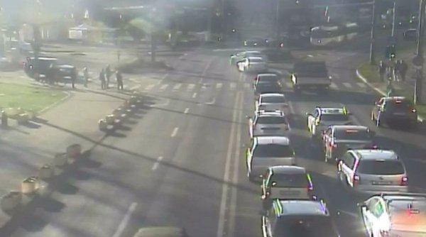 Un copil a fost lovit de o mașină, în Timișoara. A ajuns pe șosea în timp ce se juca